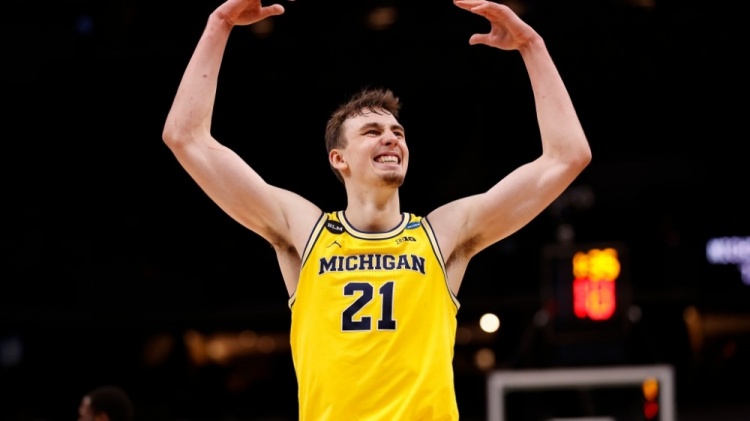 将球越过人 将球越过人